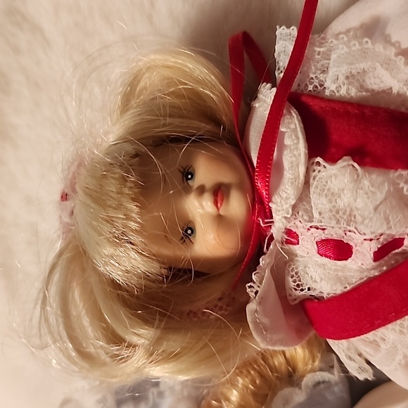 PORCELAIN COLLECTOR 🪆 DOLLS  SET OF 3. - Picture 6 of 8